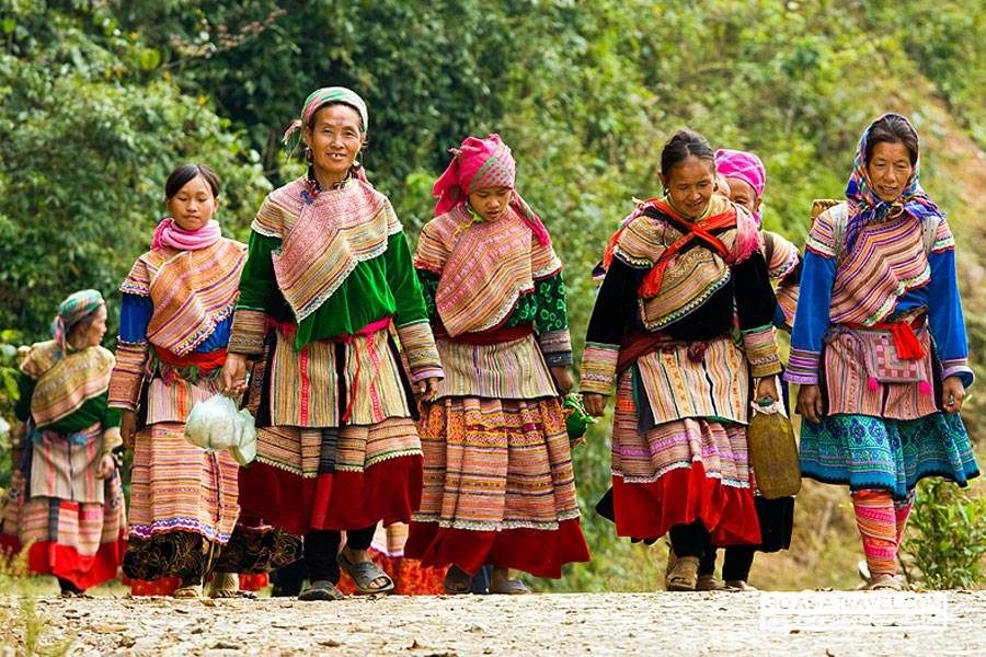 SAPA BY BUS 3 DAYS – 2 NIGHTS BAC HA MARKET